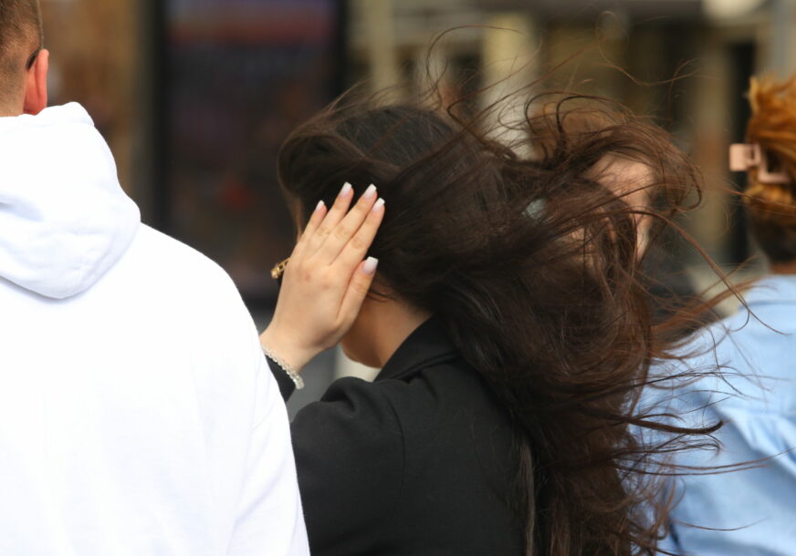 Duvaće i od 100 kilometara na čas: Narandžasti meteoalarm zbog SVE JAČEG VJETRA u BiH