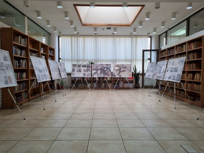U Narodnoj biblioteci "Filip Višnjić" otvorena izložba o Ivi Andriću
