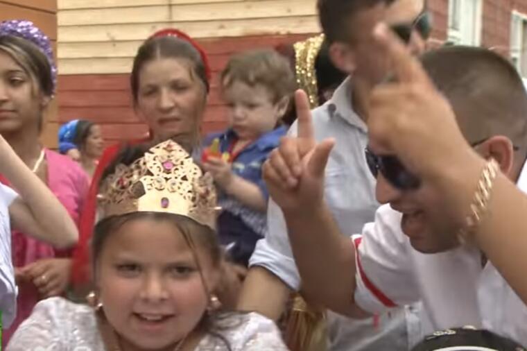 MLADA ima 15 godina, a MLADOŽENJA samo 10: Ovako izgleda ROMSKA SVADBA U RUSIJI