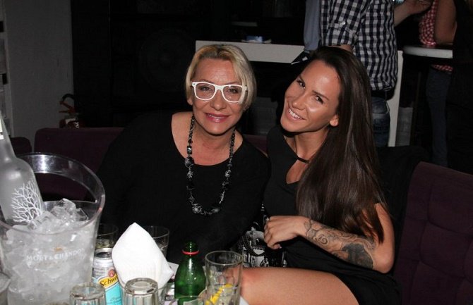 Ne znamo kada će se oporaviti: Vesna Zmijanac OPERISANA, njena kćerka otkrila u kakvom je sada stanju