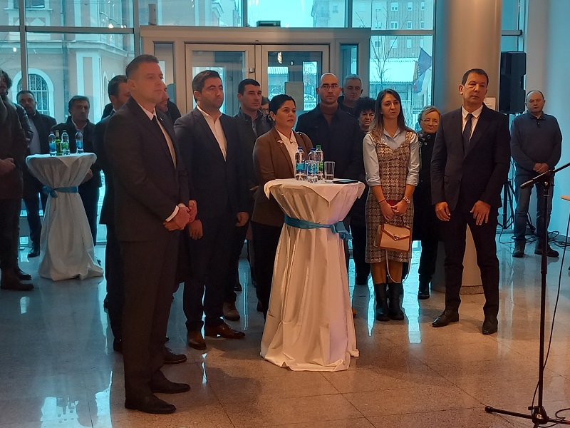 Bijeljina: Položeni vijenci povodom Dana Republike, Grad organizovao svečeni prijem (FOTO)