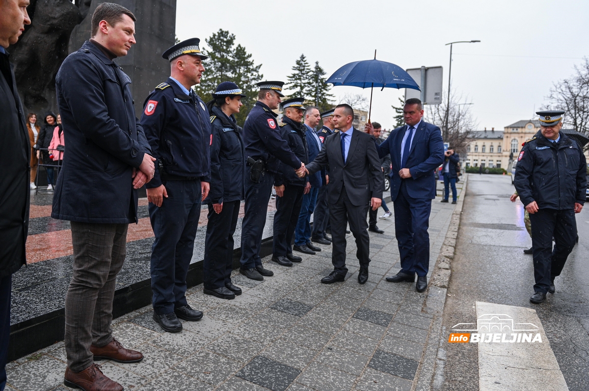 Lukač u posjeti Bijeljini: Moramo da ulažemo u Policiju i našu bezbjednost (FOTO)