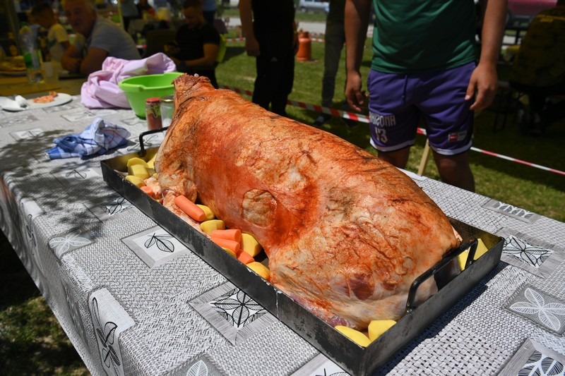 “Sač fest” okupio više od 1.000 ljubitelja druženja: Prva nagrada za “Medaljon promet” (FOTO)