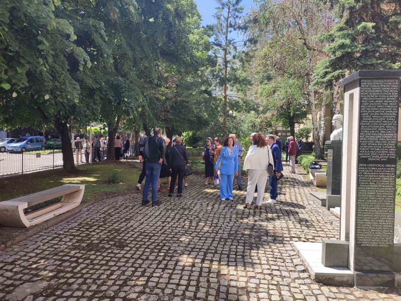 Nekadašnji bijeljinski gimnazijalci proslavili 50 godina od mature: Dali veliki doprinos za razvoj svog grada (FOTO)
