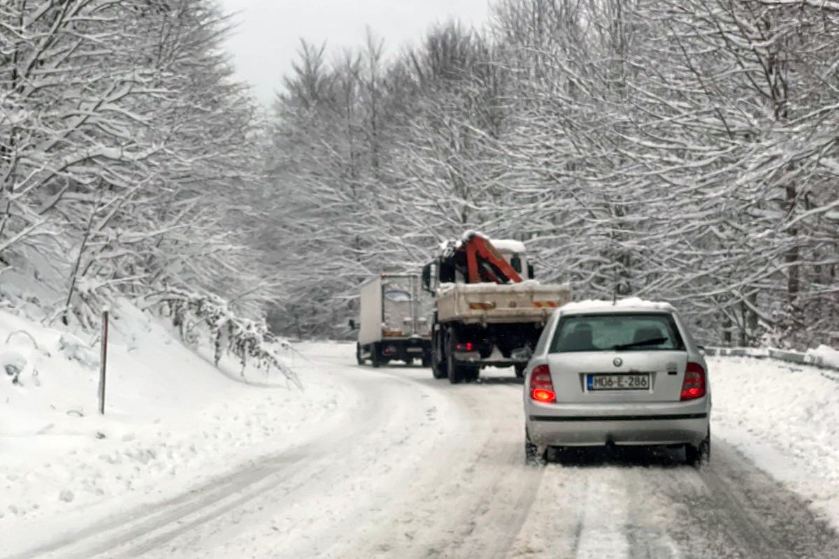 Preko Romanije teretni saobraćaj prohodan, ali bez lanaca nema prolaza