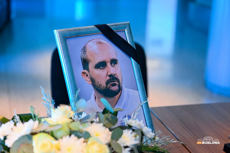 Bijeljina: Otvorena knjiga žalosti za Mladena Žižovića (FOTO)