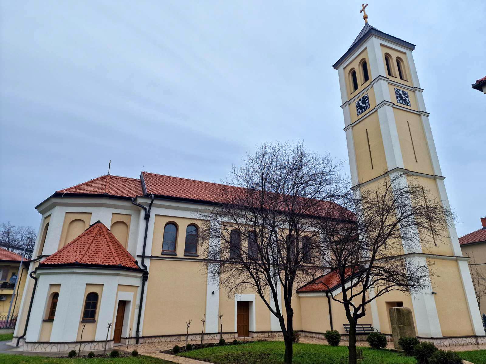 Katolici u Bijeljini proslavljaju Božić: Suština je širiti ljubav i toleranciju (FOTO)