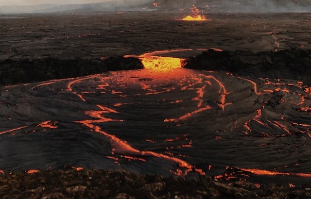Erupcija vulkana u Islandu: “Lava sada teče prema Grindaviku” (FOTO)