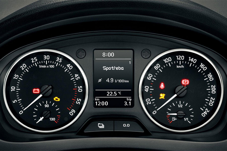 Koliko dobro znate instrumental tablu: Trećina vozača ne zna šta znači ova lampica, a može da izazove kvar