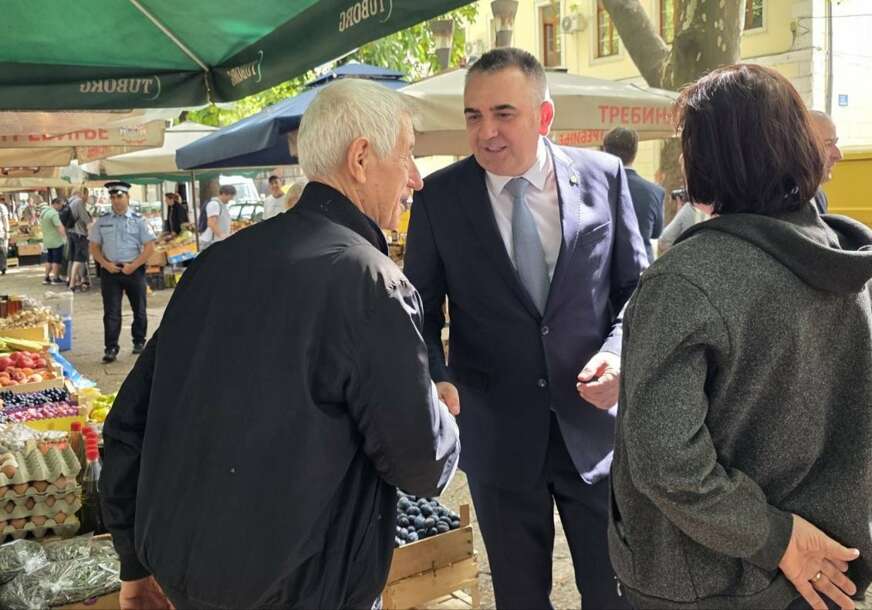 (VIDEO) Snimak s pijace u Trebinju izazvao lavinu: Zbog čega svi pričaju o Minićevom BAKŠIŠU