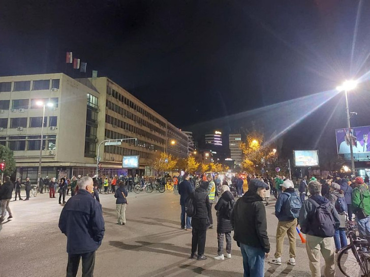 Podrška Dijani Hrki u Novom Sadu – privedene dvije osobe