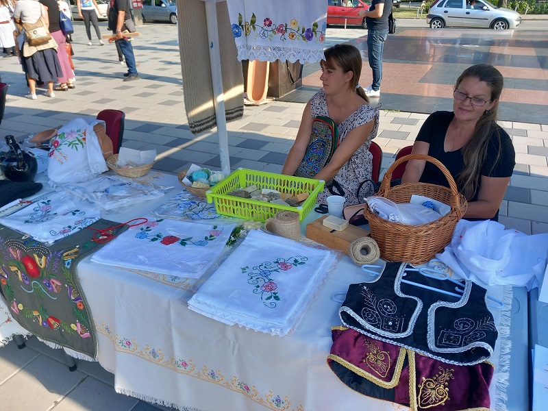 Počela prva manifestacija „Tkanica od zlata, igre i zanata“, cilj očuvanje tradicije i kulture (FOTO)