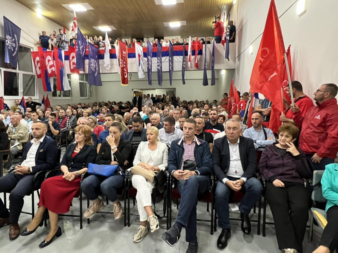Dvorovi: Jedinstvena podrška Semberije Cvijanovićevoj i Dodiku (FOTO)