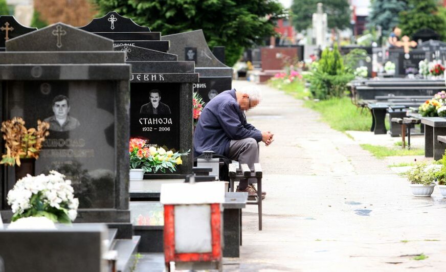 Doktor otkrio 5 razloga što se MRTVI JAVLJAJU U SAN najbližima