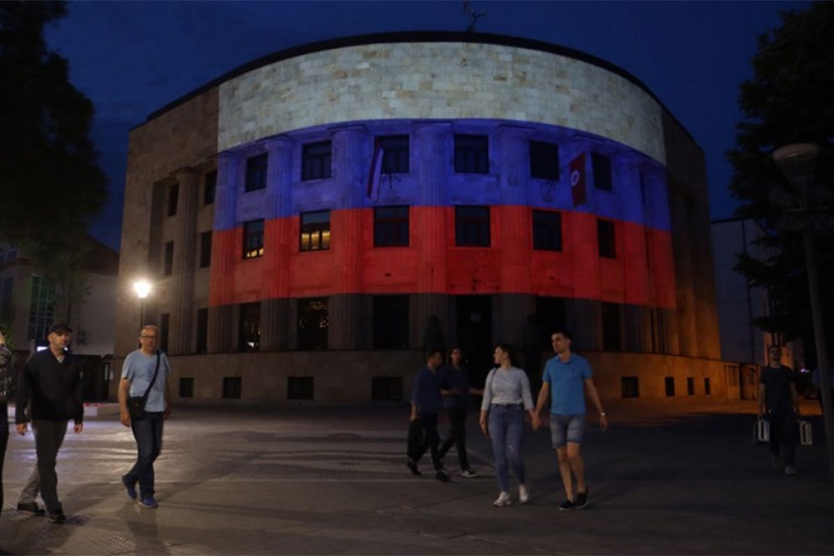 Palata Republike večeras u bojama srpske trobojke