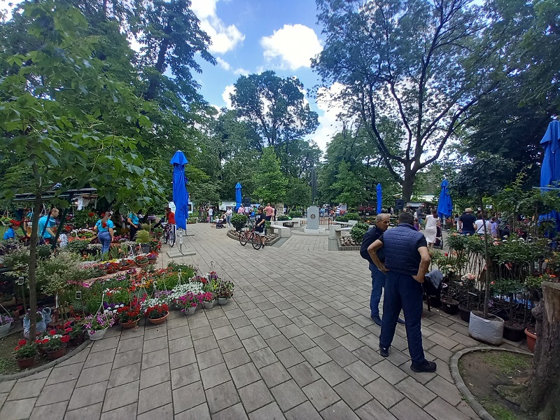 Bijeljina: Počeo 4. Sajam cvijeća, u gradskom parku više od 20 izlagača (FOTO)