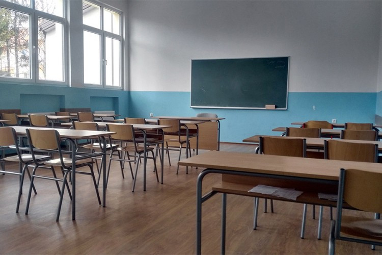 U ponedeljak početak drugog polugodišta ili produženje raspusta zbog korona virusa?