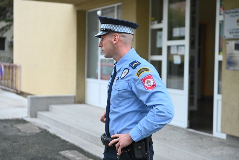 Bijeljina: Policajci se pobrinuli da izbori protiču bez incidenata (FOTO)