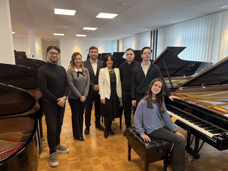 Ljubiša Petrović otišao u Hamburg po klavir od pola miliona KM: “Istorijski momenat za naš grad” (FOTO)