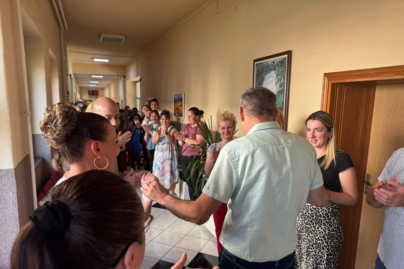 Miličević se vratio na posao, dočekali ga aplauzom