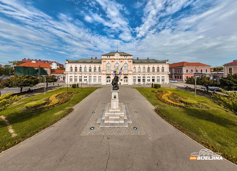 Bijeljina: Gradski trg i park, naša mjesta s dušom (FOTO)