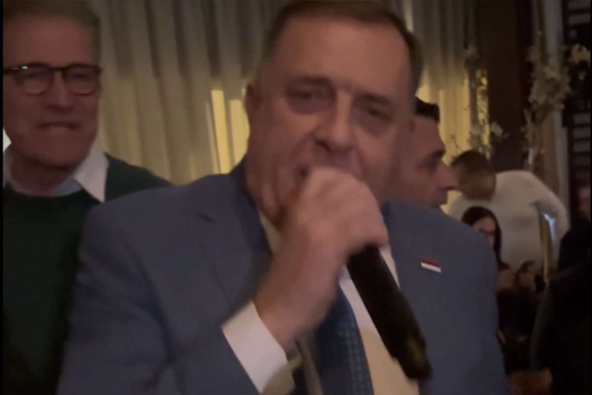 Dodik zapjevao nakon pobjede Karana (VIDEO)