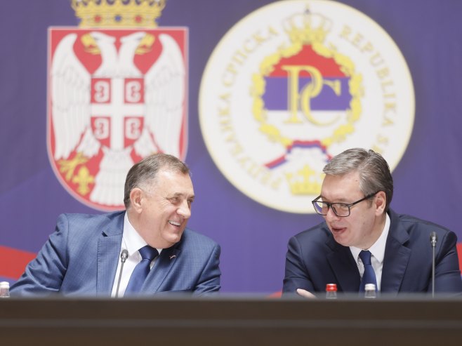 Vučić čestitao Dan Republike: Srbija i dalje čvrsto uz Srpsku