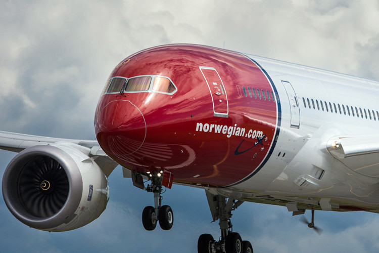 Hrvat pokušao nasilno da uđe u pilotsku kabinu aviona na liniji Oslo-Split