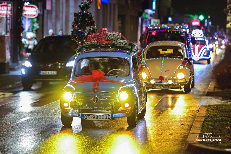 Oldtajmer šou u Bijeljini okupio ljubitelje starih automobila (FOTO)
