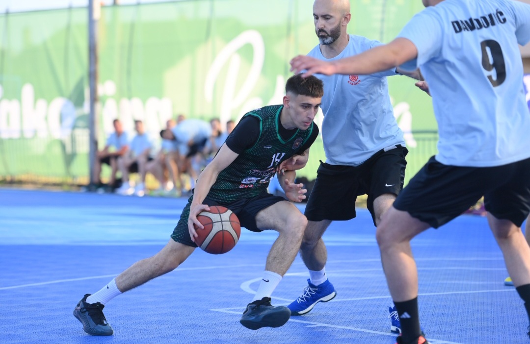 Počela Basket liga Bijeljine: Vrhunska košarka na terenu Radnika (FOTO)
