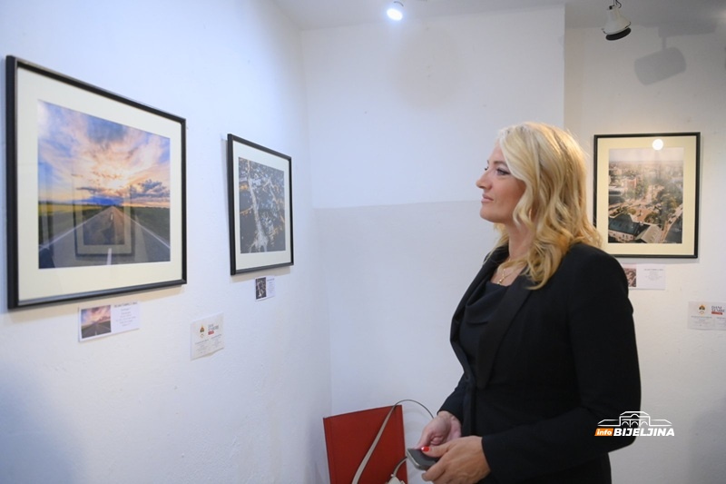 Podrška za djecu u Bijeljini: Natalija Cimeša i Dejan Čabrilo izložili djela u Beču (FOTO)