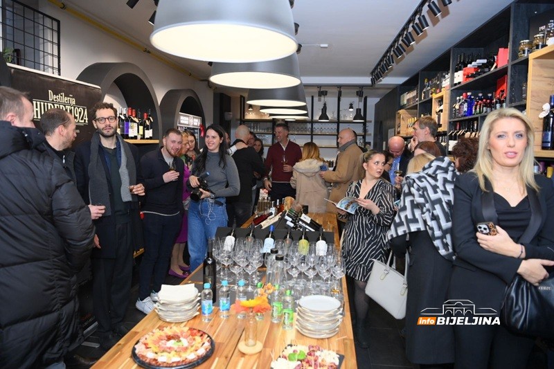 Ćurić o plasmanu hercegovačkih i krajiških proizvoda u Beču: Prilika za naše proizvođače (FOTO)