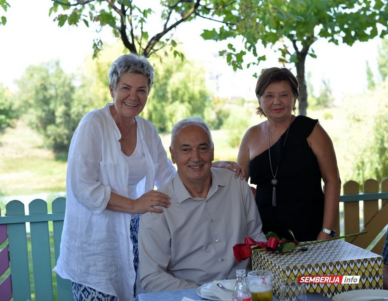 Poznati semberski novinar Ljubo Ljubojević otišao u penziju: Kolege mu poželjele da dugo uživa u penzionerskim danima (FOTO)