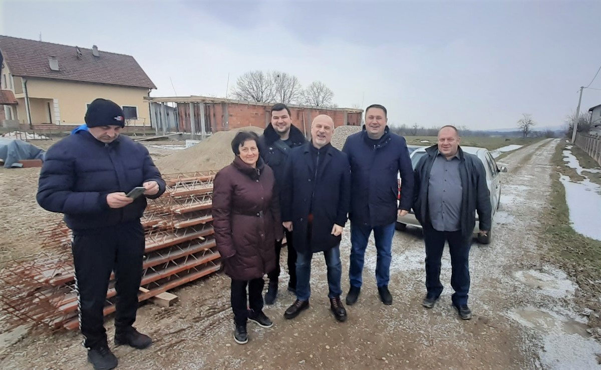 Dragocjen dar porodici u Runjanima kod Loznice: Sva građa od “Srbija šuma”