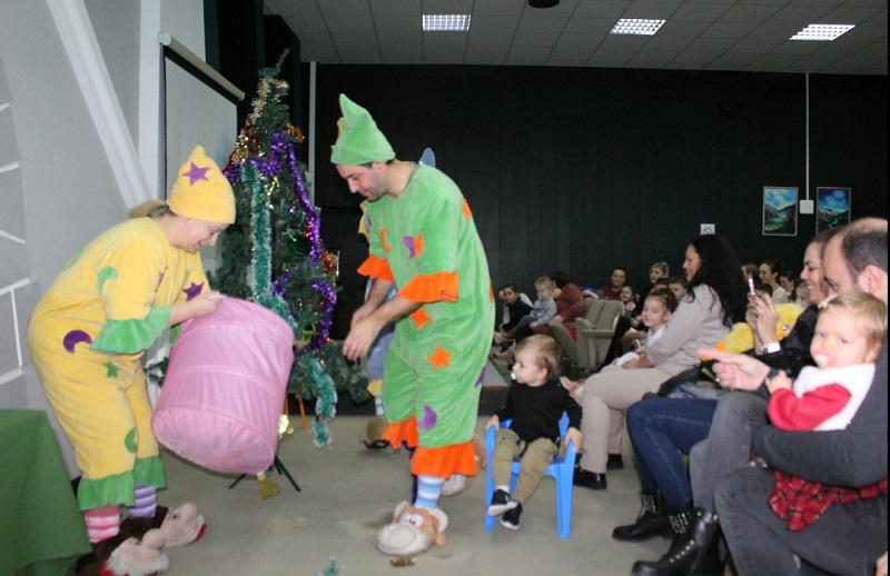 RADOST ZA 800 MALIŠANA Djeci radnika RiTE Ugljevik dodijeljeni novogodišnji paketići