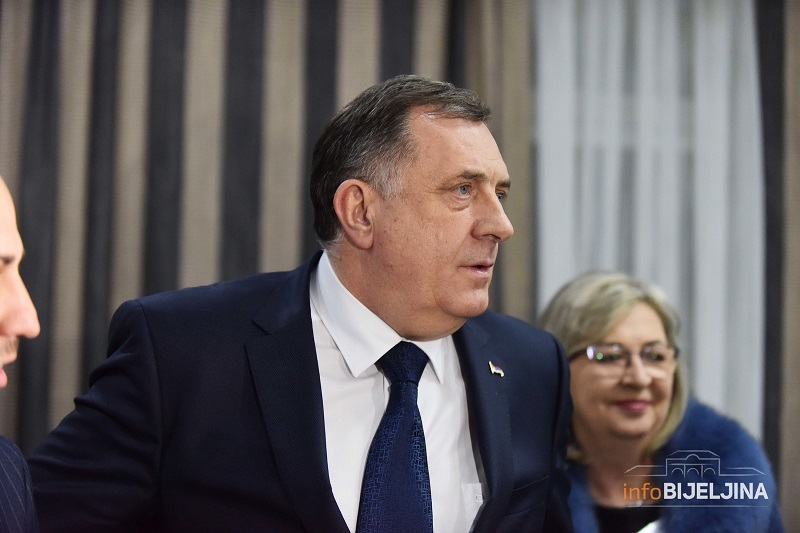 Dodik: Priča o sukobu sa Lukačem izmišljotina koja nije vrijedna komentara