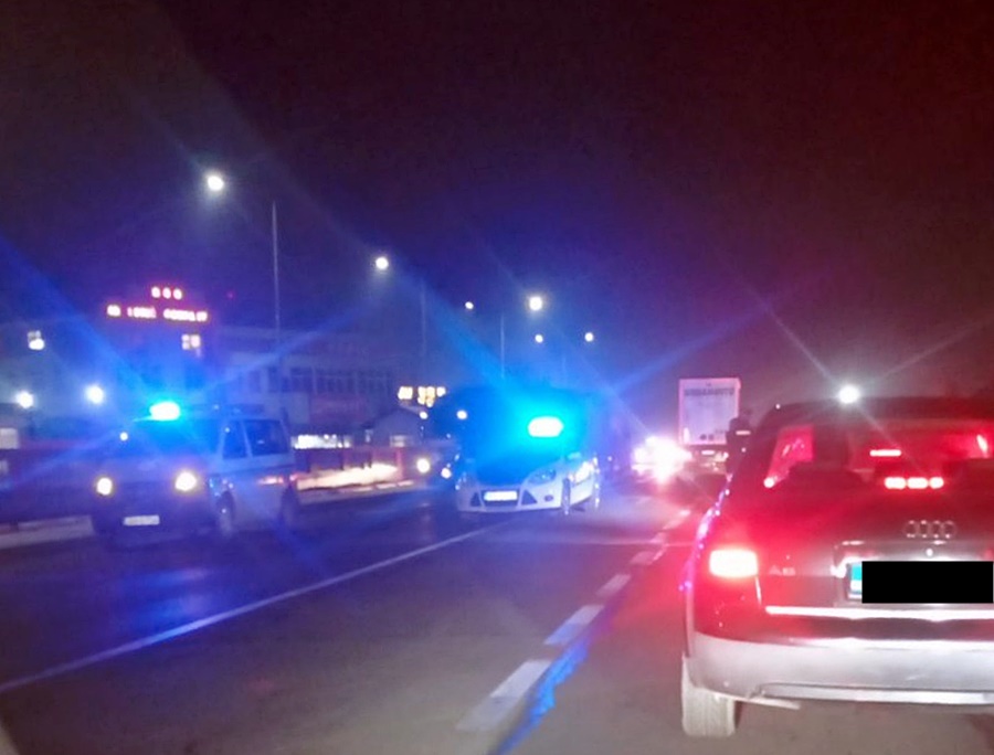 Nezgoda na putu Bijeljina - Rača: Vozilo udarilo pješaka, blokiran saobraćaj 