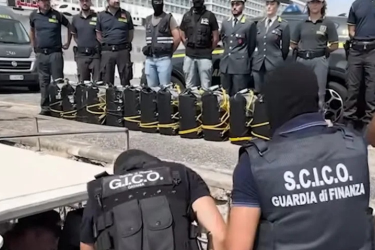 Hapšenje u Italiji: Srbin sa 540 kg kokaina uhvaćeni na moru (VIDEO)