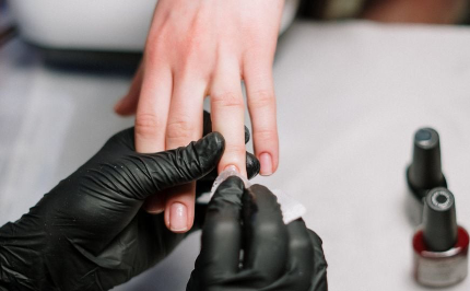 Zabranjuju se gel lakovi za nokte zbog kancerogenosti: Šta kozmetičari i potrošači u BiH treba da znaju