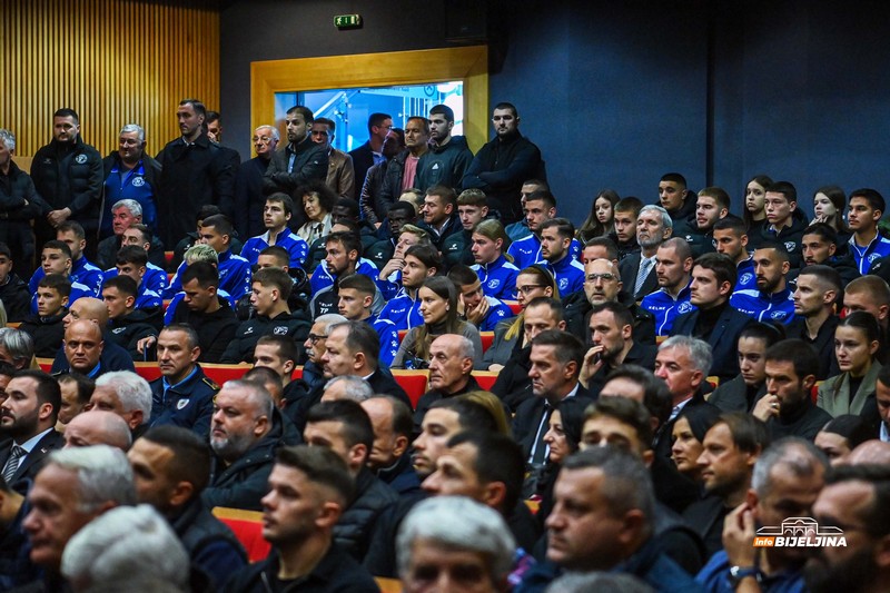 Bijeljina: Održana komemoracija povodom smrti Mladena Žižovića (FOTO)