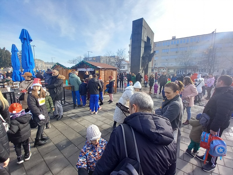 Bijeljina: Održana Trka malih Deda Mrazeva, učestvovalo 500 mališana (FOTO)