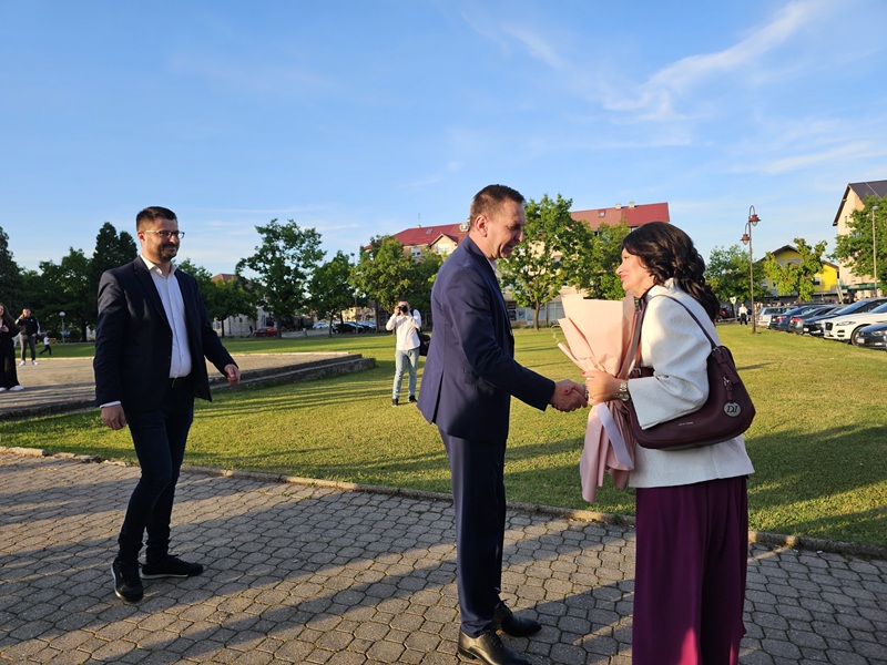Maturanti prošetali Ugljevikom: Defile radosti, mladosti i ljepote