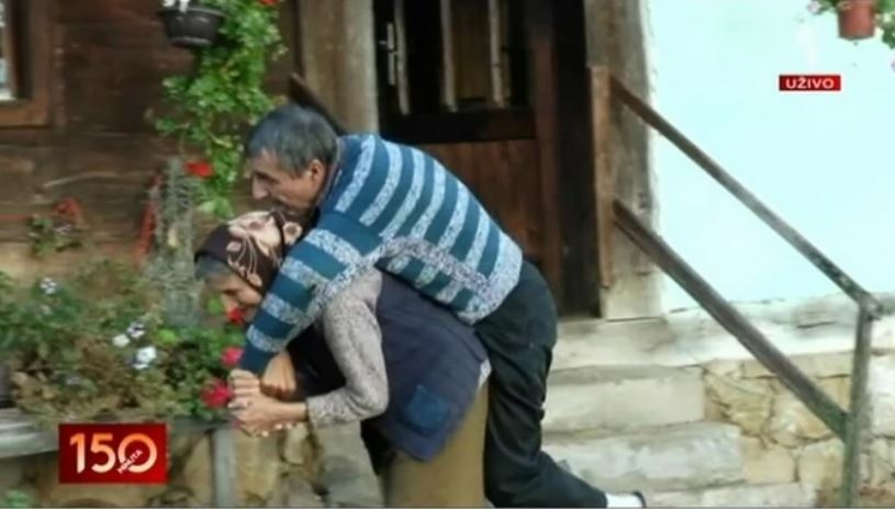 Bolesnog sina cijelog života nosila na leđima: Predrag je preminuo nakon duge bolesti, baka Olga ostaje sama u kući