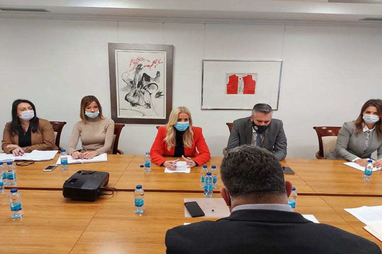 U oblasti prosvjete i kulture povećanje plata od tri i pet odsto