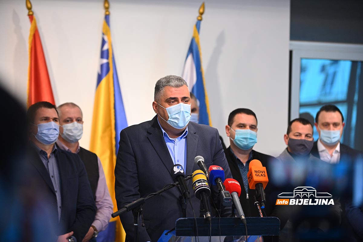 Petrović tretira