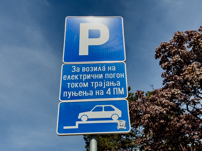 Bijeljina: Punjači za električna vozila uklonjeni sa trga, evo šta je razlog (FOTO)
