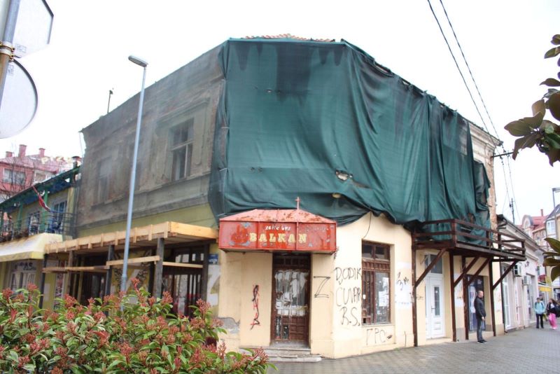 Savjet MZ Centar: Dijelovi fasada padaju, bezbjednost građana ugrožena (FOTO)