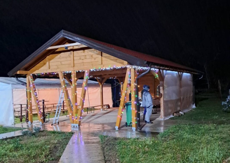 Crnjelovo kod Bijeljine: Pazaruša večeras spremna za doček kočija i Deda Mraza