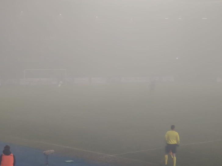 Indeks zagađenja u Sarajevu dostigao 205 - fudbalska utakmica prekinuta zbog magle