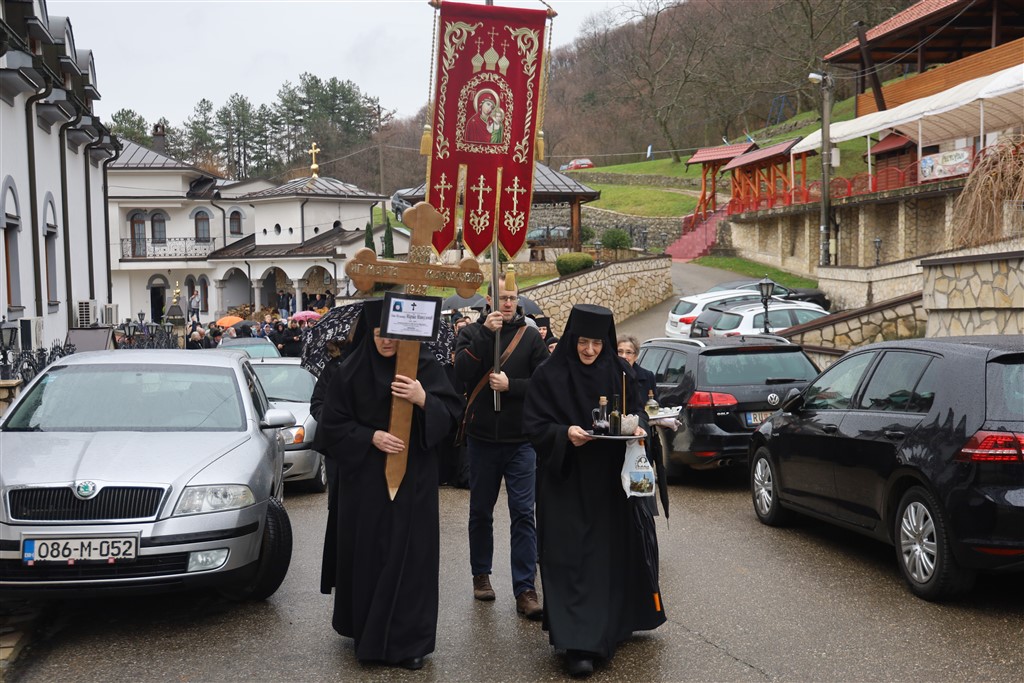 Sahranjena igumanija Marta - episkop Fotije služio opijelo